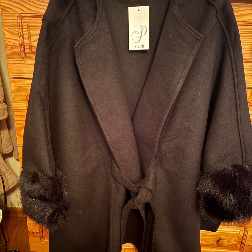 Black Fur-Trimmed sleeve Short NWT Jacket half belt